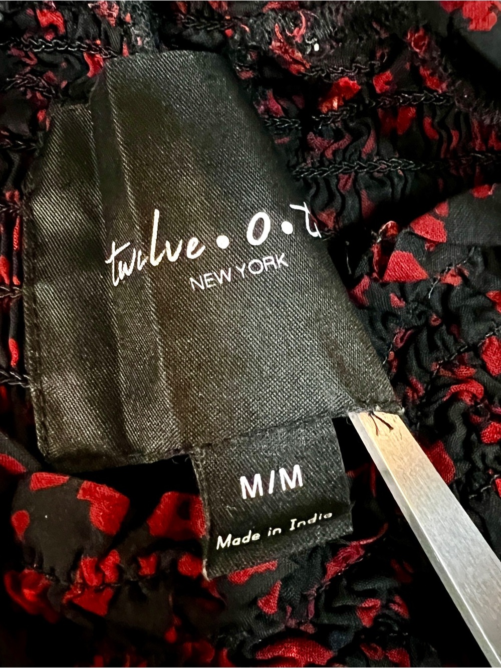 Twelve O Two Wms Red Black Print Smocked
Pleated Balloon Sleeve Peasant Top M - Picture 7 of 13